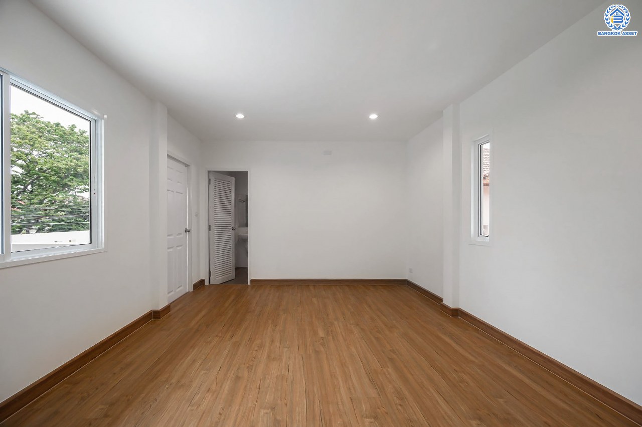 บ้านมือสองตกแต่งใหม่ โครงการ บ้านณัฐนันท์2 ดอนเมือง บ้านเดี่ยว หลังมุม  เนื้อที่ 56.9 ตร.ว. ฟังก์ชัน 3 ห้องนอน 3 ห้องน้ำ จอดรถได้ 1 คัน บนทำเลดีที่สุด ใกล้สนามบินดอนเมือง ทางด่วน "ศรีสมาน" และรถไฟฟ้าสายสีแดง "สถานีดอนเมือง"